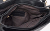 Raffinata borsa a tracolla dal design classico e femminile, chiusura superiore a zip con doppio scompartimento
