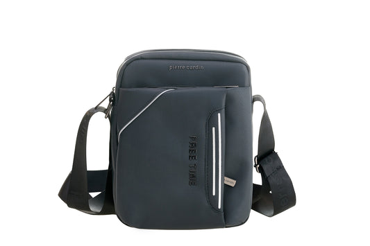 Borsa A Tracolla In Nylon Pierre Cardin - Alan09 2031Tracolla in nylon dal classico stile italiano. Morbida, leggera e capiente. Una borsa ideale per il lavoro ed il tempo libero